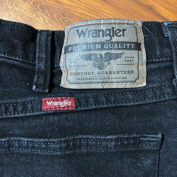 Men’s Wrangler Black Jeans Sz 34x32 - Picture 2 of 10
